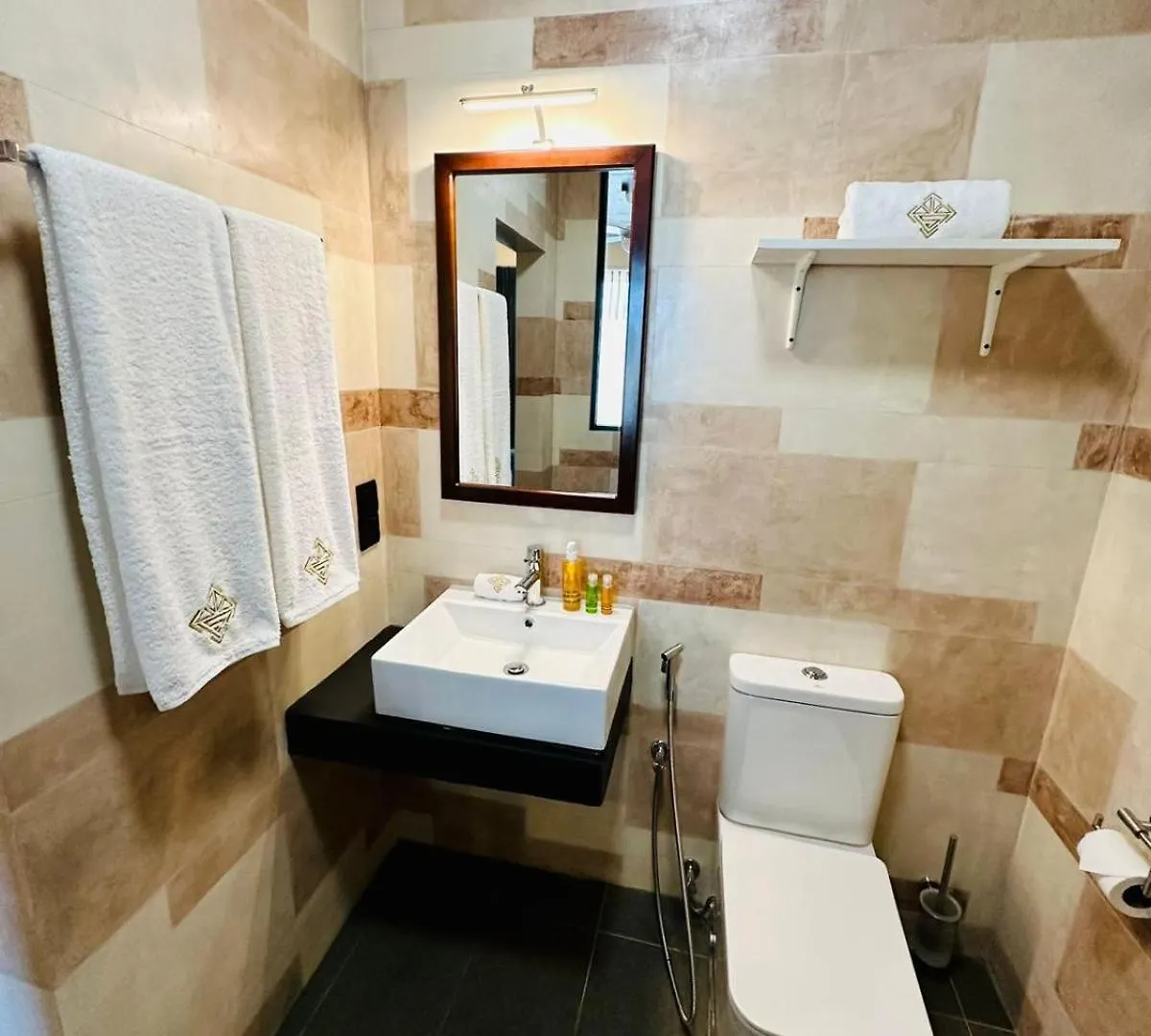 Katunayaka Limeshine - Airport Transit Hotels & Residences