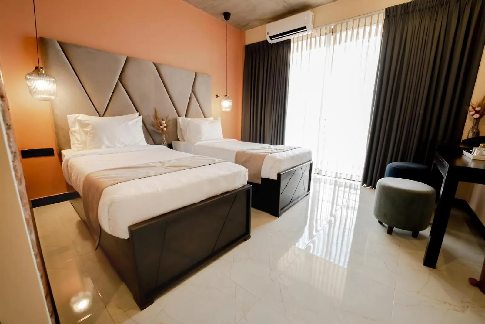 Katunayaka Limeshine - Airport Transit Hotels & Residences 4*,  סרי לנקה