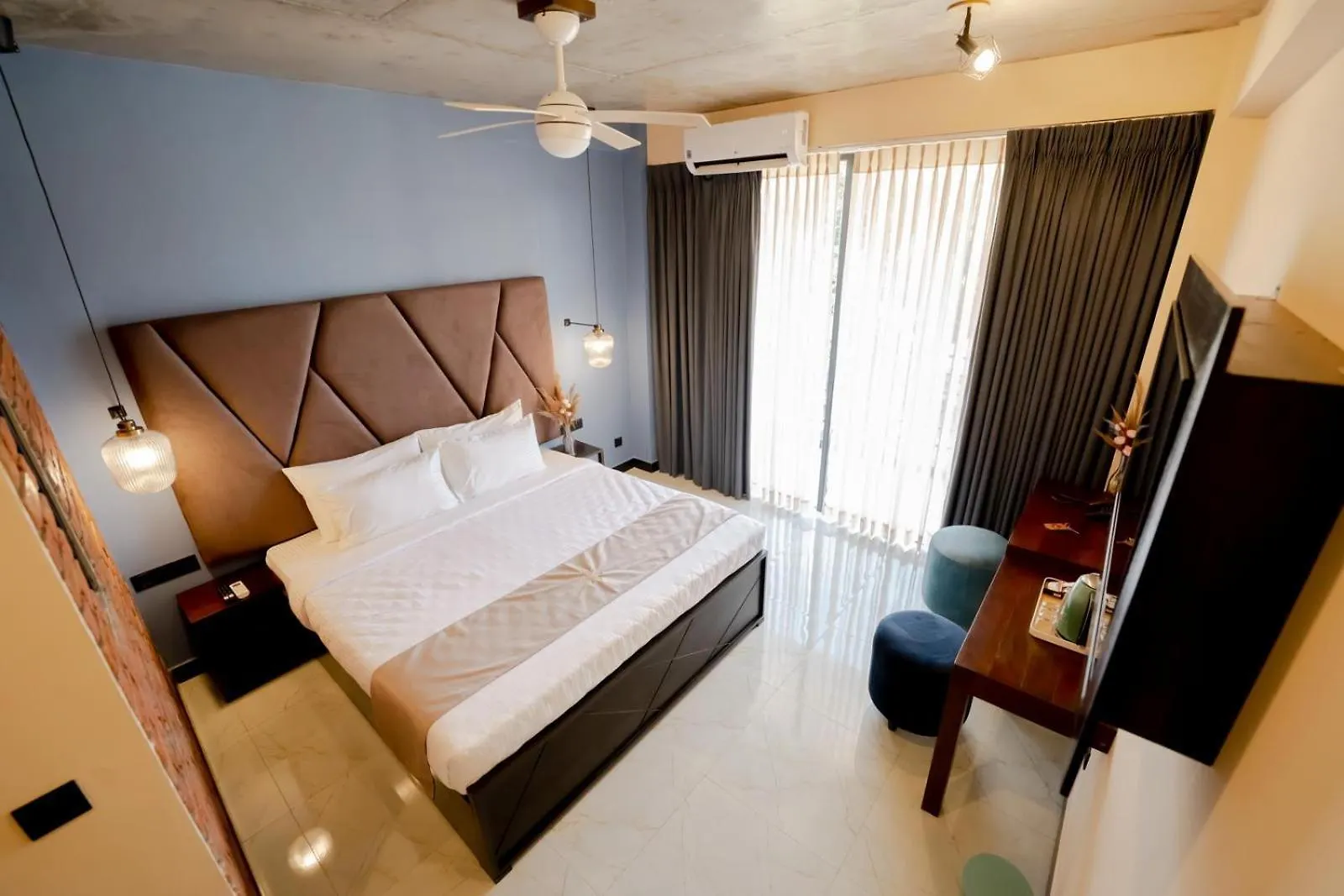 Katunayaka Limeshine - Airport Transit Hotels & Residences 4*,  סרי לנקה