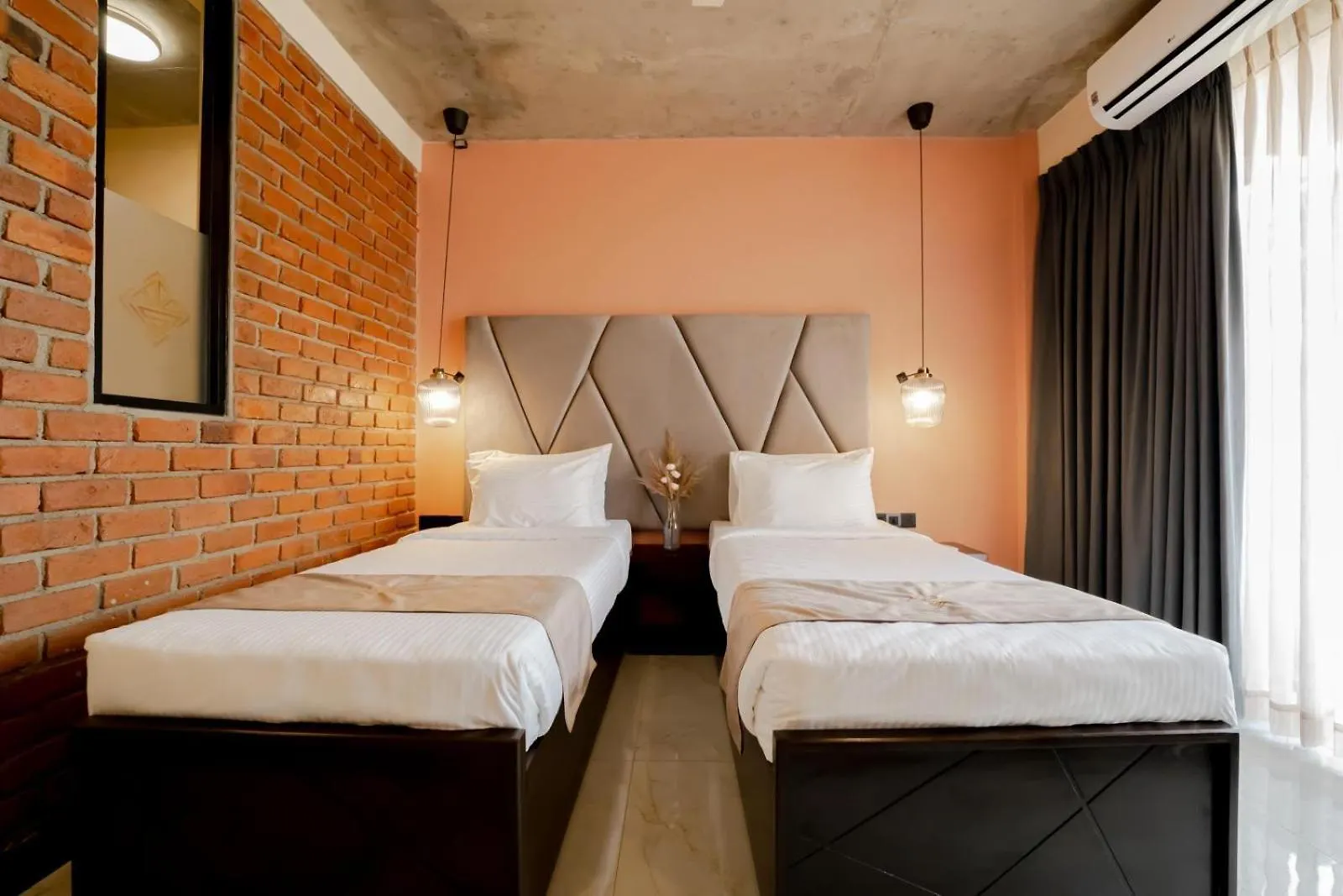 Katunayaka Limeshine - Airport Transit Hotels & Residences