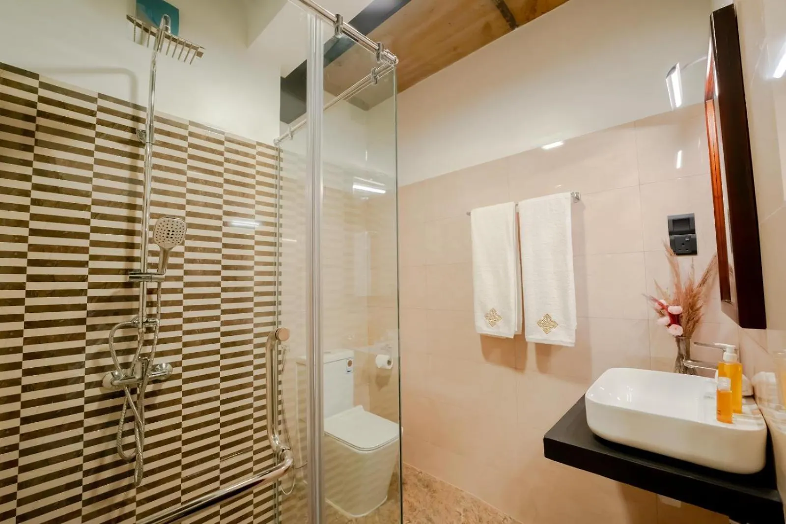 Katunayaka Limeshine - Airport Transit Hotels & Residences